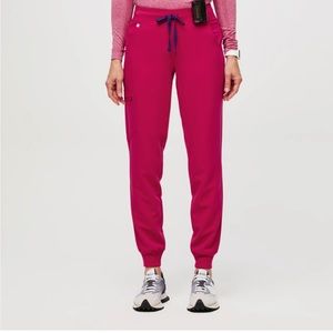 Figs Ultra Rose scrub set medium 1 pocket top Medium Tall joggers